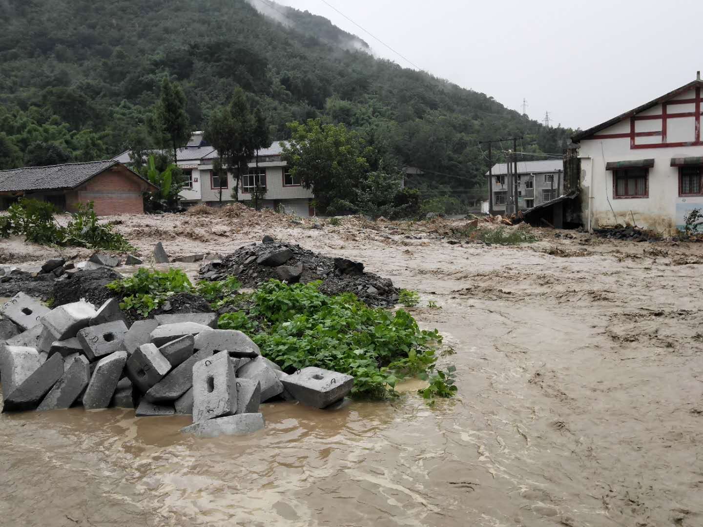 泥石流、山體滑坡等地質(zhì)災(zāi)害時有發(fā)生